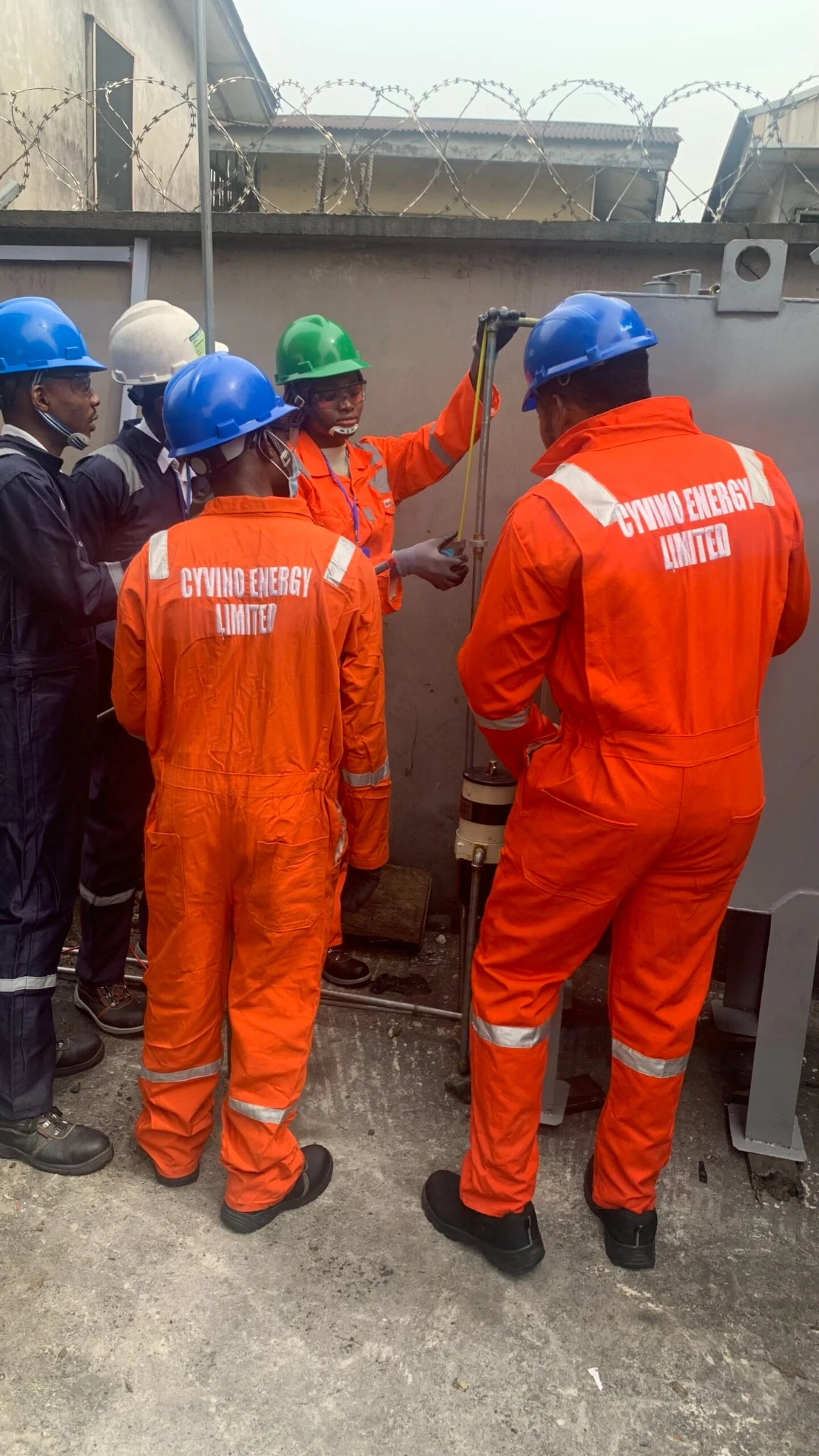 C y v i n o Energy Limited team working together